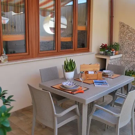 Sunny Courtyard Πιομπίνο