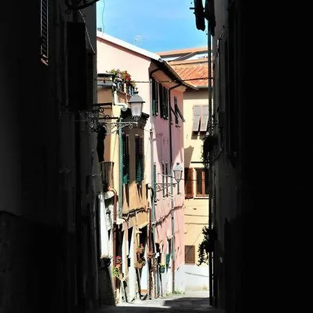 Sunny Courtyard Πιομπίνο