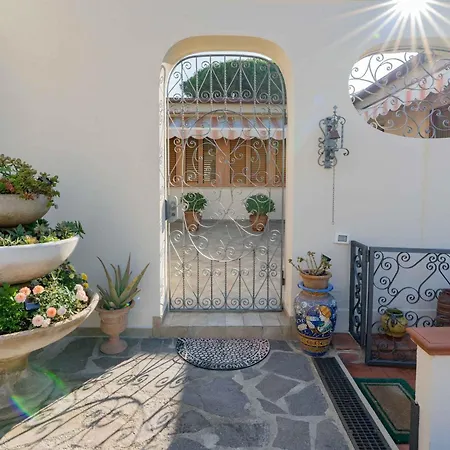 Sunny Courtyard * Piombino