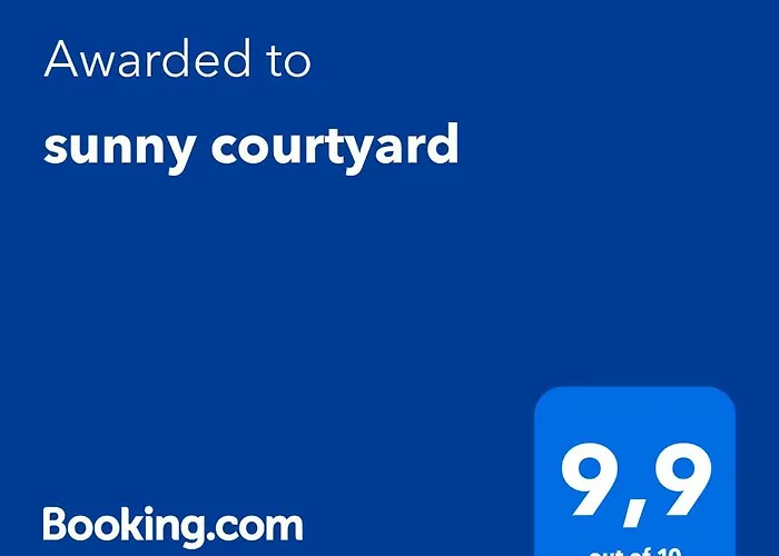 Sunny Courtyard شقة بيومبينوا
